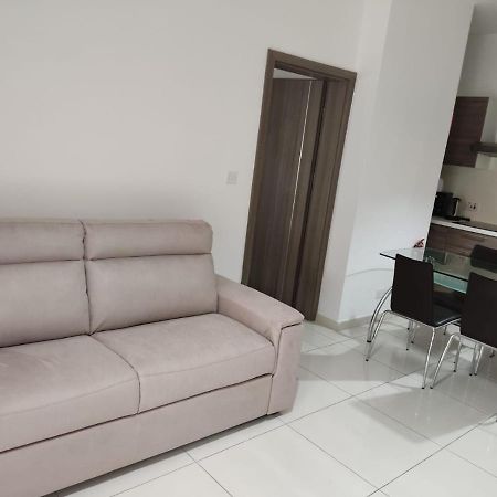 Hampton Court, Block C, N.2 Apartment St. Paul's Bay Bagian luar foto