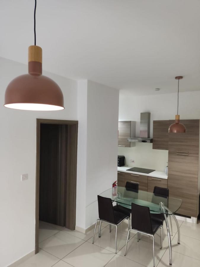 Hampton Court, Block C, N.2 Apartment St. Paul's Bay Bagian luar foto
