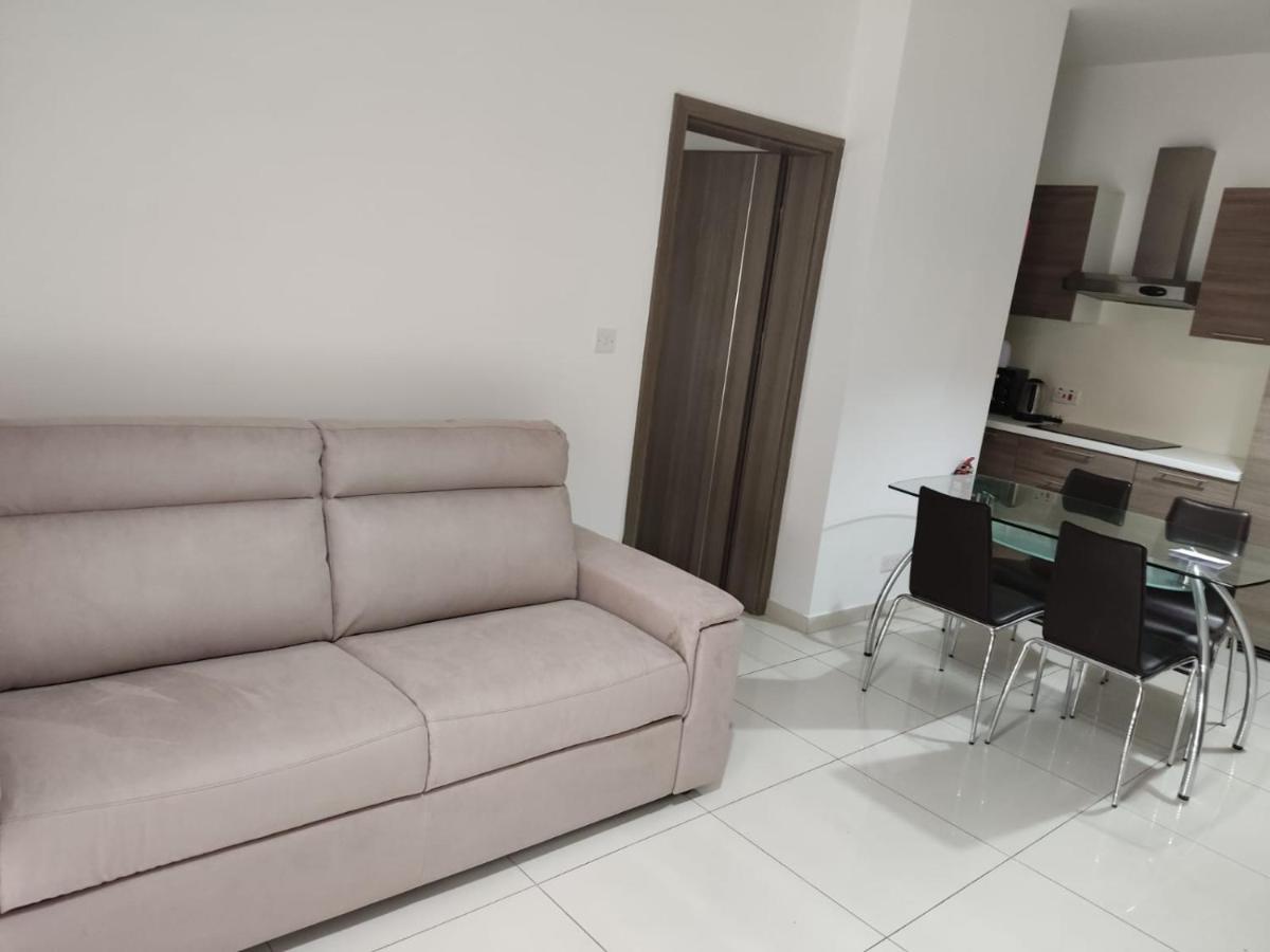 Hampton Court, Block C, N.2 Apartment St. Paul's Bay Bagian luar foto